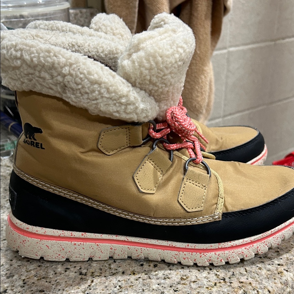 Sorel Tan and Black Women's Rain & Snow Boots